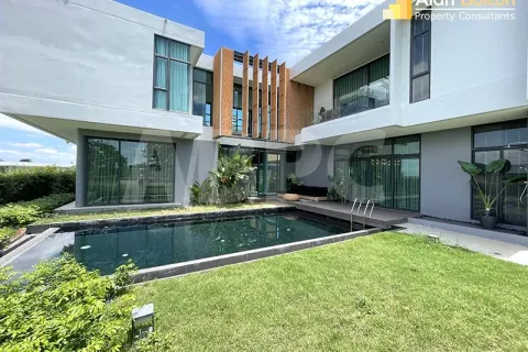 House in Pattaya, Thailand 4 bedrooms № 212103