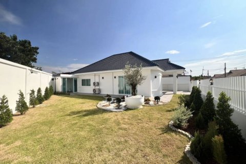 Дом в Паттайе, Таиланд с 3 спальнями  № 153803 - фото 1