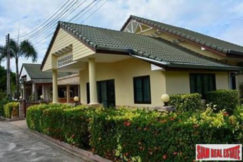 House on Jomtien Beach, Pattaya, Thailand 4 bedrooms № 192826