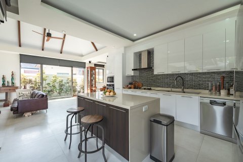 Villa in Phuket, Thailand 3 bedrooms № 145143 - photo 12