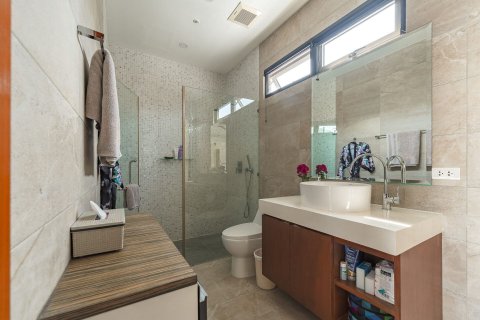 Villa in Phuket, Thailand 3 bedrooms № 145143 - photo 25