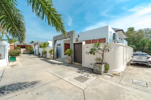Villa in Phuket, Thailand 3 bedrooms № 145143 - photo 27
