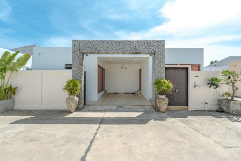 Villa in Phuket, Thailand 3 bedrooms № 145143 - photo 26