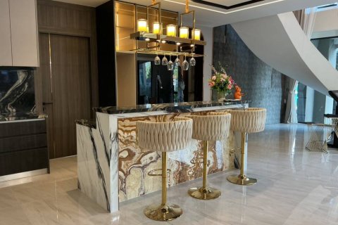 Villa in Bang Lamung, Thailand 5 bedrooms № 162431 - photo 4