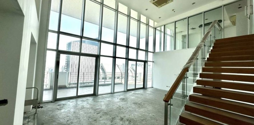 Duplex in Bang Kapi, Bangkok, Thailand 2 bedrooms № 162426