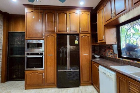 House in Pattaya, Thailand 5 bedrooms № 162429 - photo 6