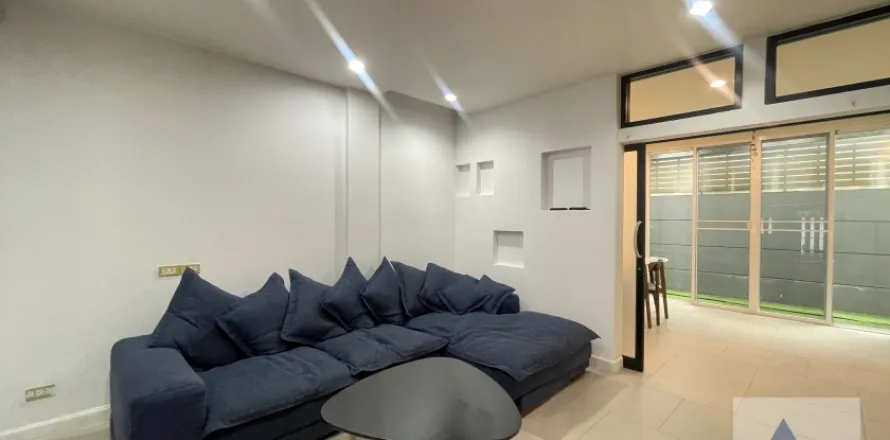 Reihenhaus in Khlong Toei, Bangkok, Thailand 4 Schlafzimmer № 215797