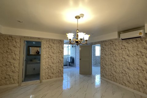 Condo in Watthana, Bangkok, Thailand, 4 bedrooms  № 201060 - photo 3