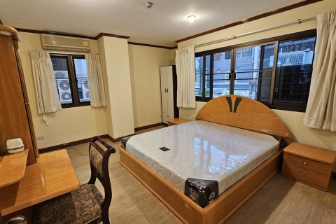 Condo à Khlong Toei, Bangkok, Thaïlande, 2 chambres № 201064 - photo 9
