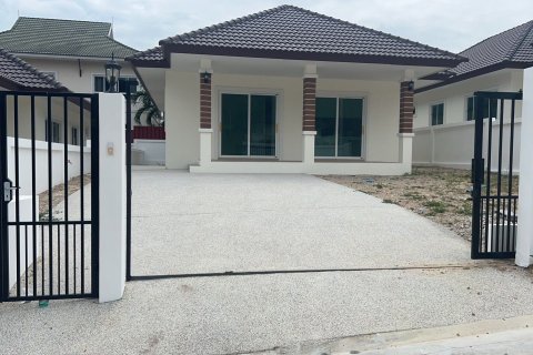 House in Hua Hin, Thailand 3 bedrooms № 144806 - photo 2