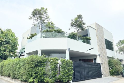 Maison à Watthana, Bangkok, Thaïlande 5 chambres № 156934