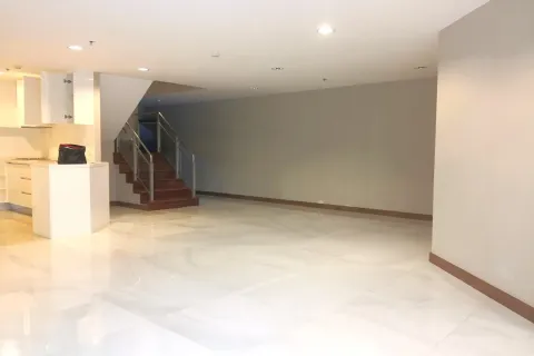 Condo in Huai Khwang, Bangkok, Thailand, 5 bedrooms № 156931 - photo 7