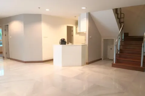 Condo in Huai Khwang, Bangkok, Thailand, 5 bedrooms № 156931 - photo 2