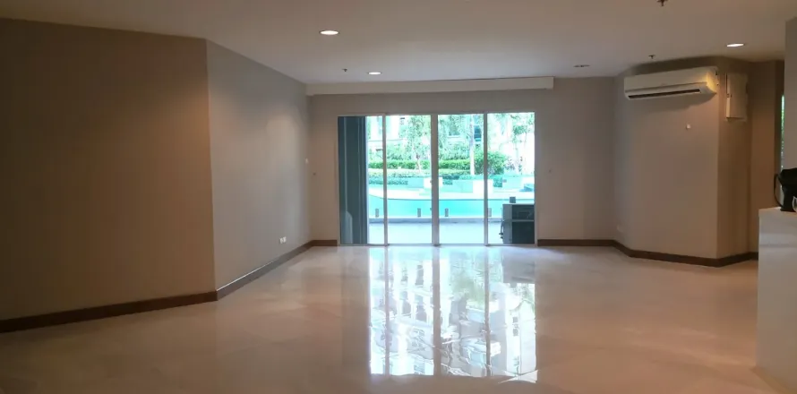 Condo in Huai Khwang, Bangkok, Thailand, 5 bedrooms № 156931