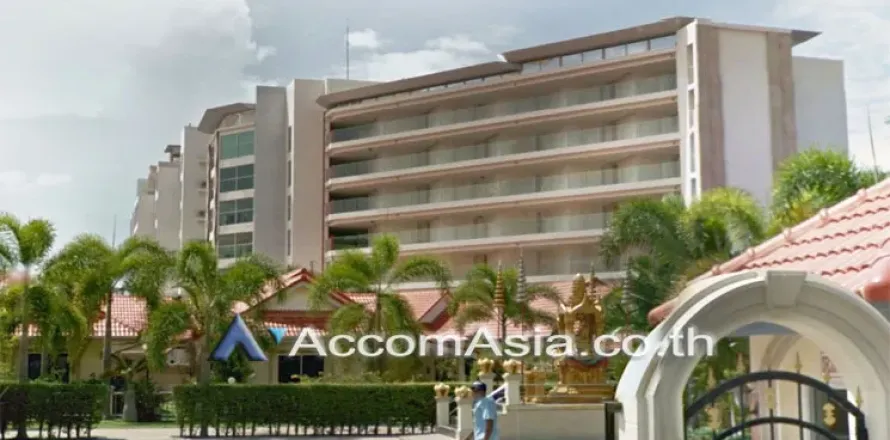 Studio in the Condo in Bang Lamung, Thailand № 218532