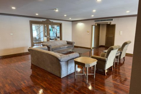 Кондоминиум с 3 спальнями в Ваттхане, Бангкок, Таиланд № 151641 - фото 2