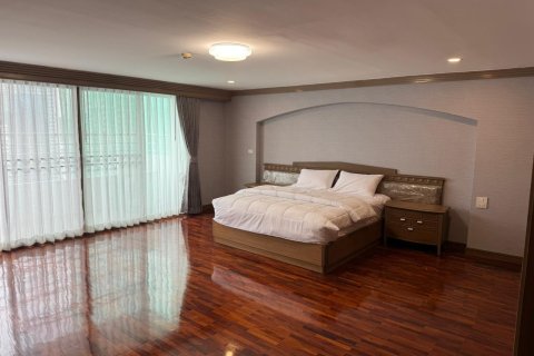 Кондоминиум с 3 спальнями в Ваттхане, Бангкок, Таиланд № 151641 - фото 4