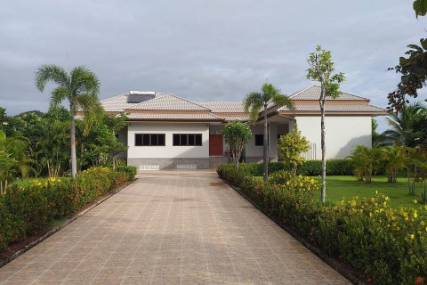 House in San Kamphaeng, Thailand 4 bedrooms № 139690 - photo 1