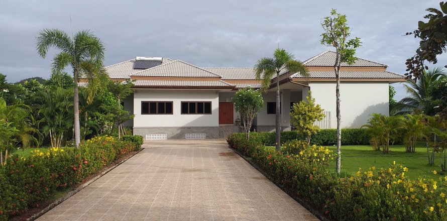 House in San Kamphaeng, Thailand 4 bedrooms № 139690