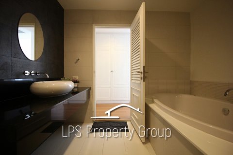 Condo in Hua Hin, Thailand, 2 bedrooms  № 168760 - photo 28