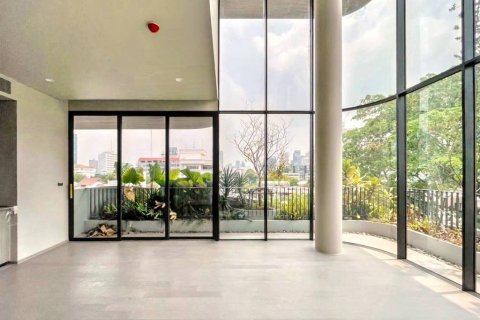 Кондоминиум с 3 спальнями в Бангкоке, Таиланд № 117221 - фото 1