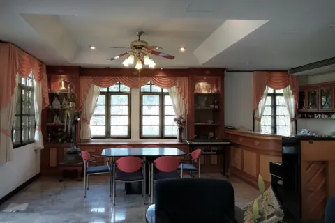 House in San Sai, Thailand 5 bedrooms № 157311 - photo 10