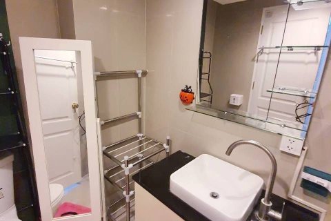 Condo in Phra Khanong, Bangkok, Thailand, 2 bedrooms  № 157313 - photo 5