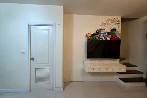 Таунхаус в Самутпракане, Таиланд с 3 спальнями № 140566 - фото 10