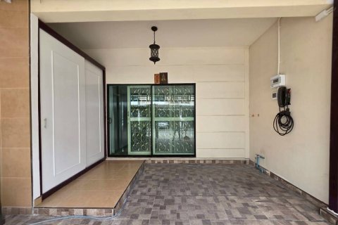 Таунхаус в Самутпракане, Таиланд с 3 спальнями № 140566 - фото 19