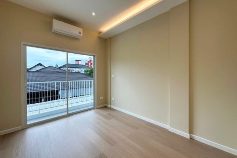 Townhouse in Chiang Mai, Thailand 5 bedrooms № 149838 - photo 3