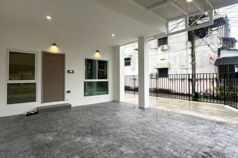 Townhouse in Chiang Mai, Thailand 5 bedrooms № 149838 - photo 2