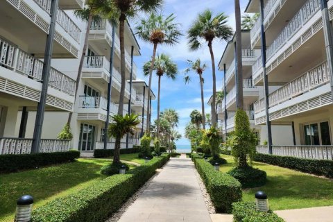 Condo in Hua Hin, Thailand, 2 bedrooms № 141168 - photo 1