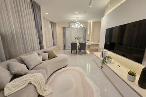 Дом в Самутпракане, Таиланд с 4 спальнями  № 172998 - фото 3