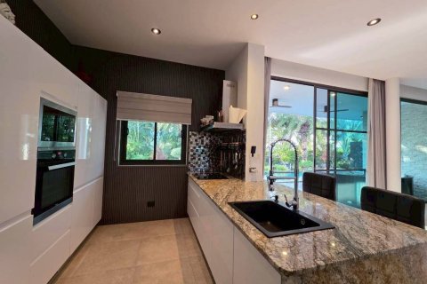 Вилла в Хуа Хине, Таиланд с 4 спальнями  № 158103 - фото 21