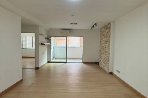 Studio in the Condo in Huai Khwang, Bangkok, Thailand  № 158106