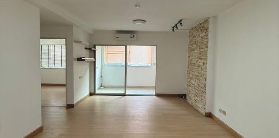 Studio in the Condo in Huai Khwang, Bangkok, Thailand  № 158106