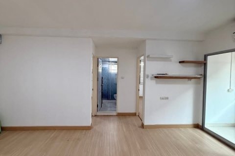 Studio in the Condo in Huai Khwang, Bangkok, Thailand  № 158106 - photo 3