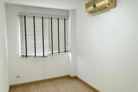 Studio in the Condo in Huai Khwang, Bangkok, Thailand  № 158106 - photo 5