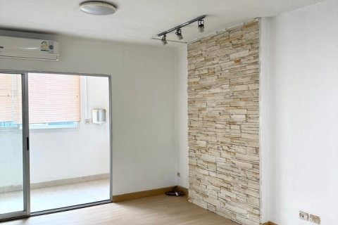 Studio in the Condo in Huai Khwang, Bangkok, Thailand  № 158106 - photo 10