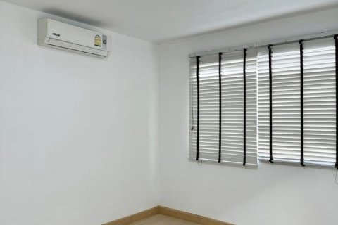 Studio in the Condo in Huai Khwang, Bangkok, Thailand  № 158106 - photo 2