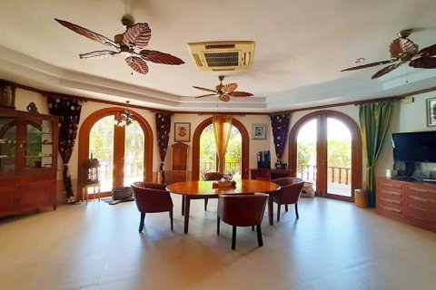 Villa in Hua Hin, Thailand 11 bedrooms № 168535 - photo 14