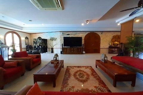 Villa in Hua Hin, Thailand 11 bedrooms № 168535 - photo 9