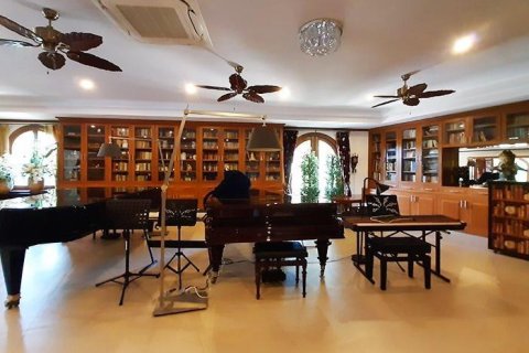 Villa in Hua Hin, Thailand 11 bedrooms № 168535 - photo 11