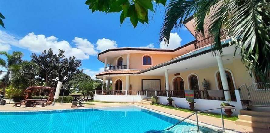 Villa in Hua Hin, Thailand 11 bedrooms № 168535