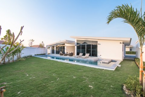 Villa in Hua Hin, Thailand 3 bedrooms № 168539 - photo 2