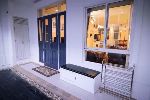 Таунхаус в Пхракханонге, Бангкок, Таиланд с 4 спальнями № 154488 - фото 2