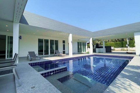 Villa in Hua Hin, Thailand 3 bedrooms № 115679 - photo 1