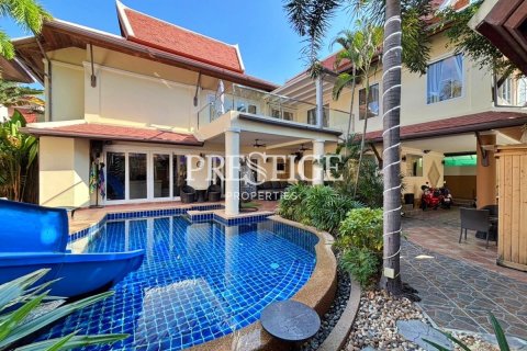House in Pattaya, Thailand 4 bedrooms № 198567