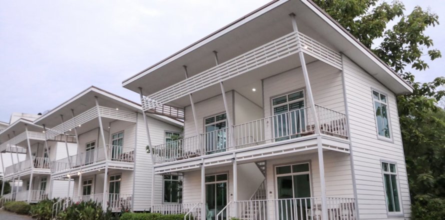 Land in Pak Chong, Thailand 3200 sq.m. № 135819