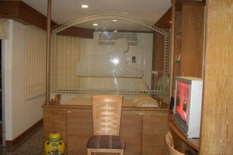 Studio in the Condo in Khlong Toei, Bangkok, Thailand № 135817 - photo 5